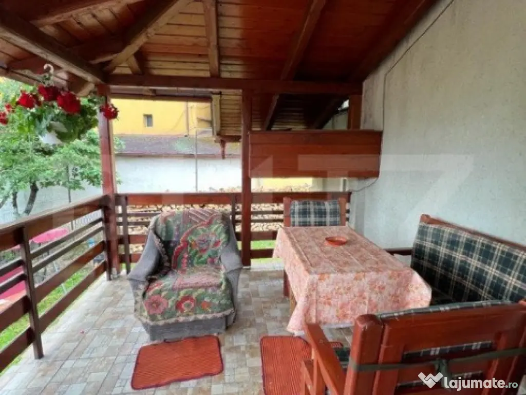 Casa 274 mp, teren 443 mp, zona centru LIVADA, pretabila si