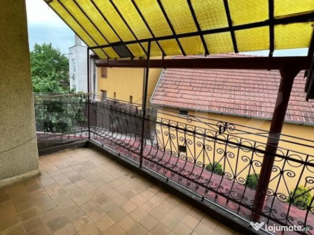 Casa 274 mp, teren 443 mp, zona centru LIVADA, pretabila si