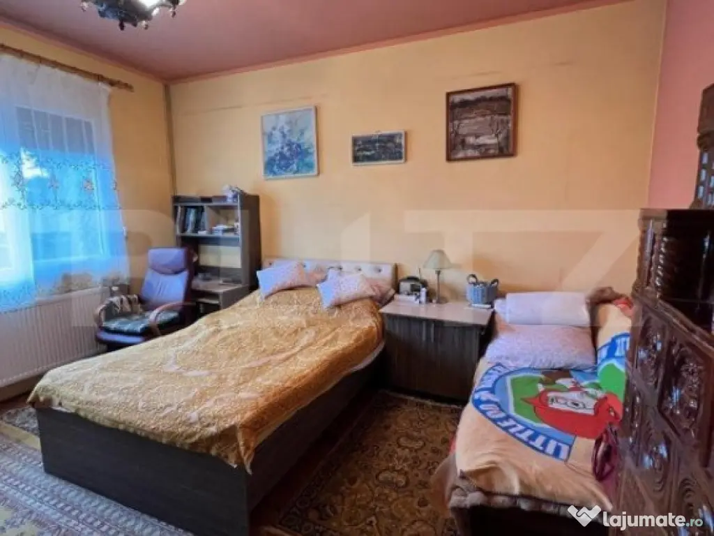 Casa 274 mp, teren 443 mp, zona centru LIVADA, pretabila si