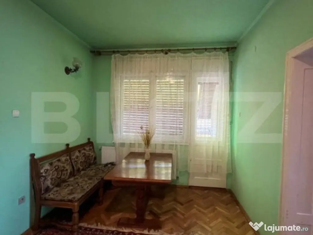 Casa 274 mp, teren 443 mp, zona centru LIVADA, pretabila si