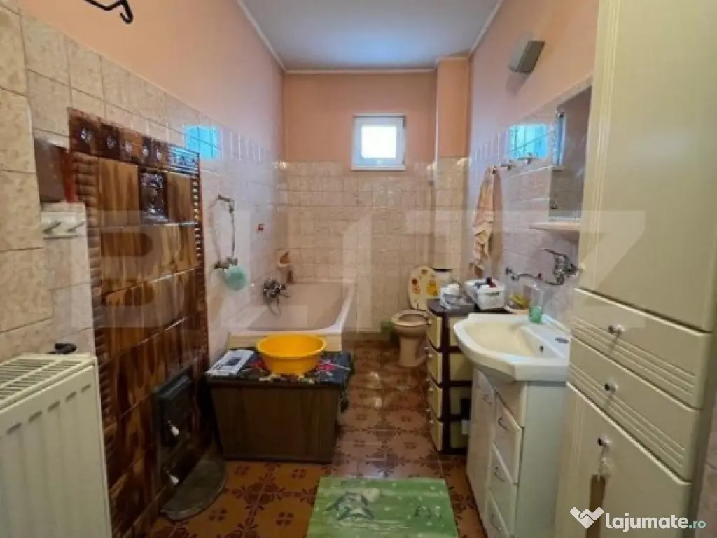 Casa 274 mp, teren 443 mp, zona centru LIVADA, pretabila si