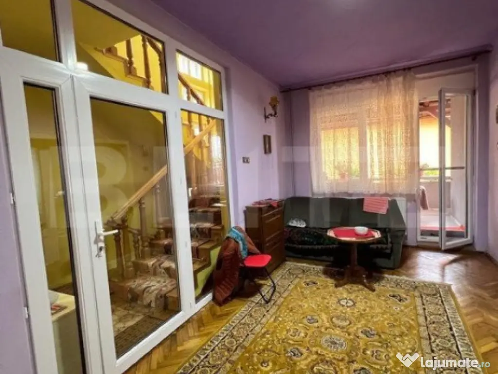 Casa 274 mp, teren 443 mp, zona centru LIVADA, pretabila si