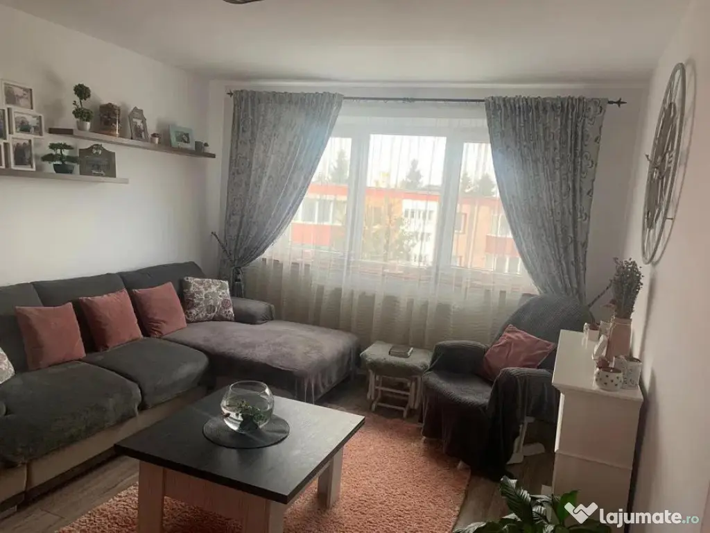 Apartament 3 camere semidecomandat - zona Astra.