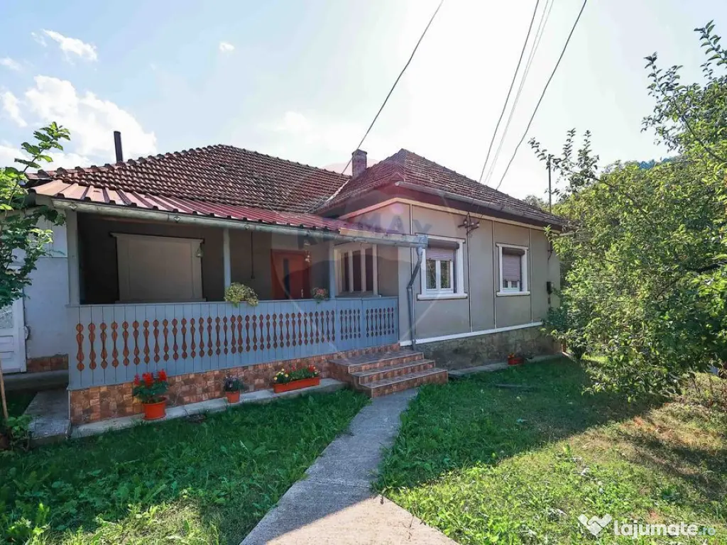 Casă cu anexe și teren de 4177 mp de vânzare, Munteni,... 