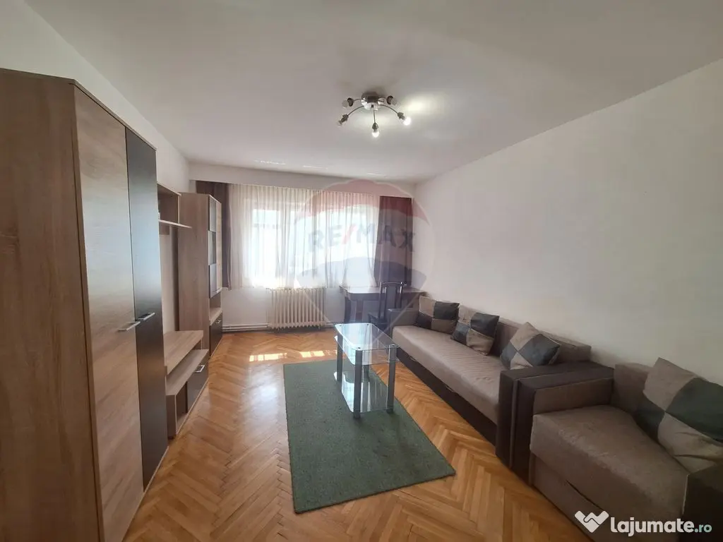 Apartament cu 3 camere de închiriat Scoala de innot, zon... 