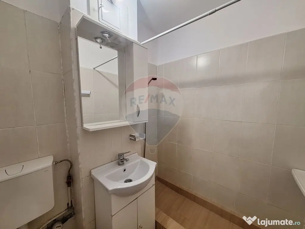Apartament cu 3 camere de închiriat Scoala de innot, zon... 