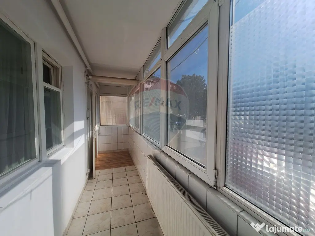 Apartament cu 3 camere de închiriat Scoala de innot, zon... 