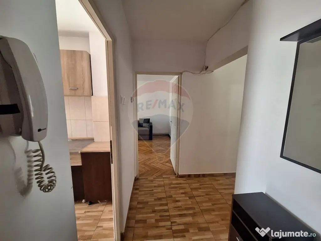 Apartament cu 3 camere de închiriat Scoala de innot, zon... 