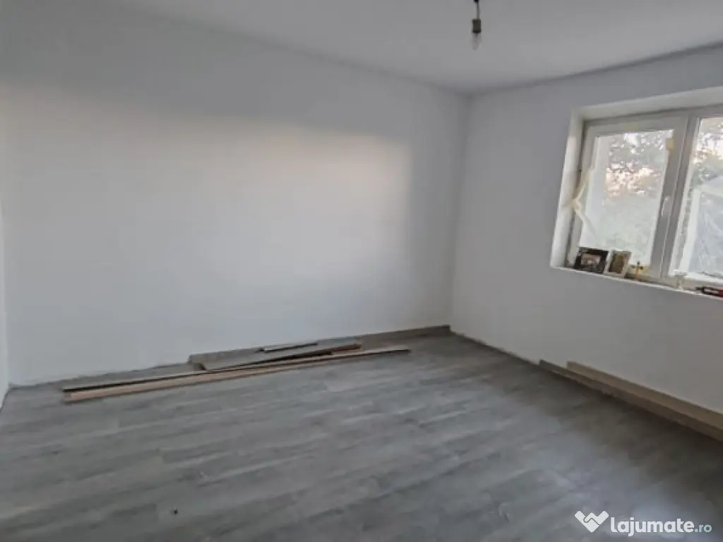 Imobil compus din casa si 1800mp teren in Suburbia Brodoc, j