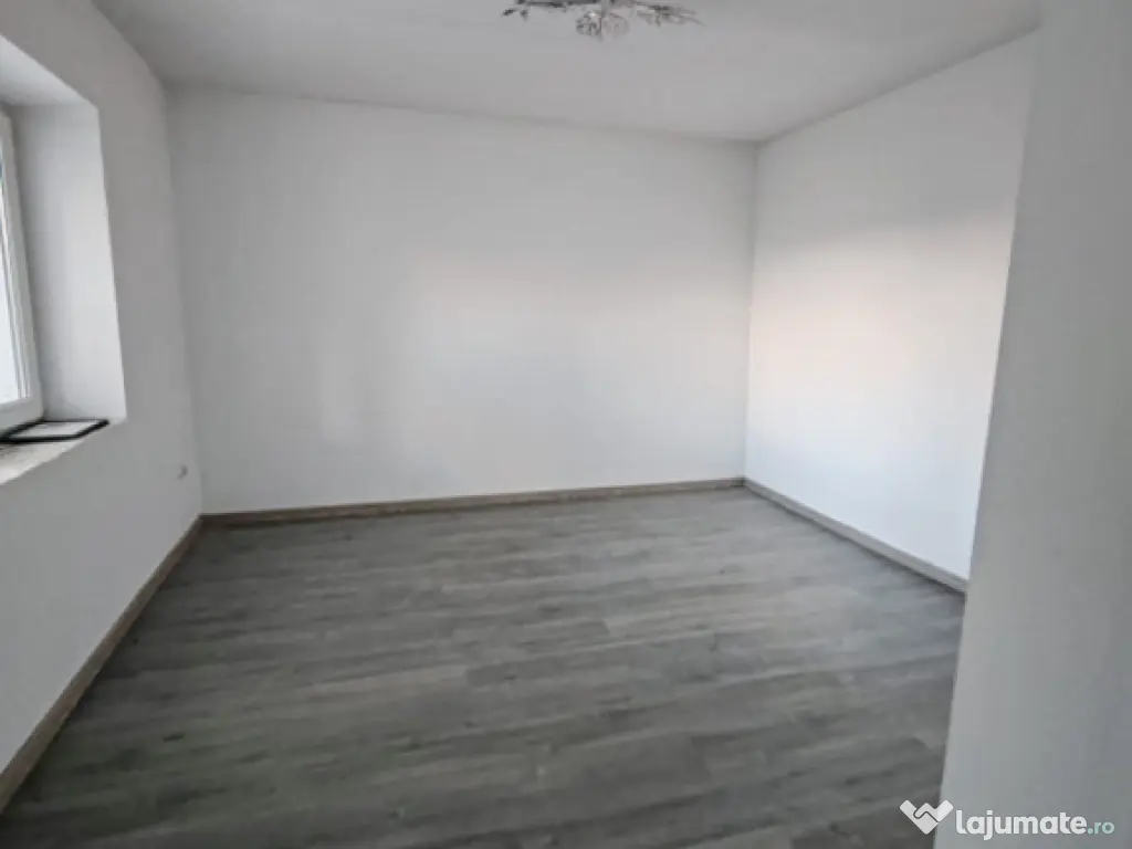 Imobil compus din casa si 1800mp teren in Suburbia Brodoc, j