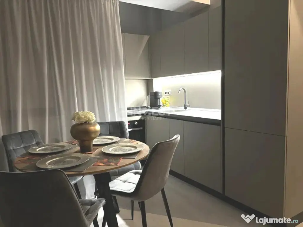 Centru Civic- apartament 3 camere 