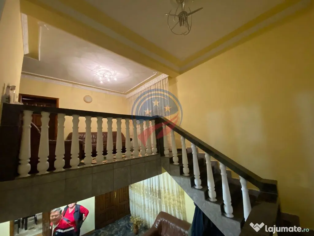 VILA GENEROASA CU TEREN 720 METRI IN APROPIEREA ELECTROPU... 