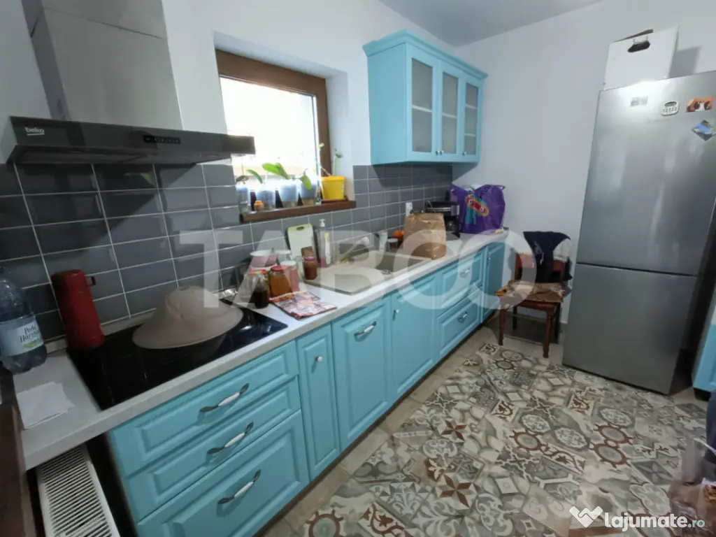 Casa 10 camere 390 mp utili - pe strada Calea Poplacii din S 