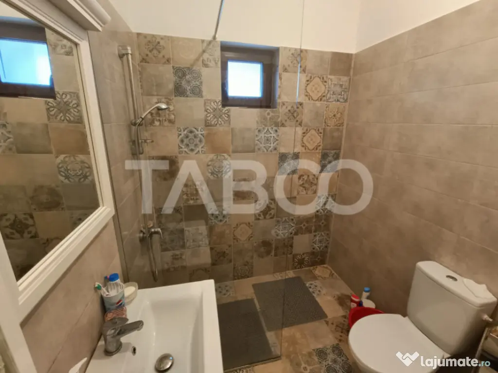 Casa 10 camere 390 mp utili - pe strada Calea Poplacii din S 