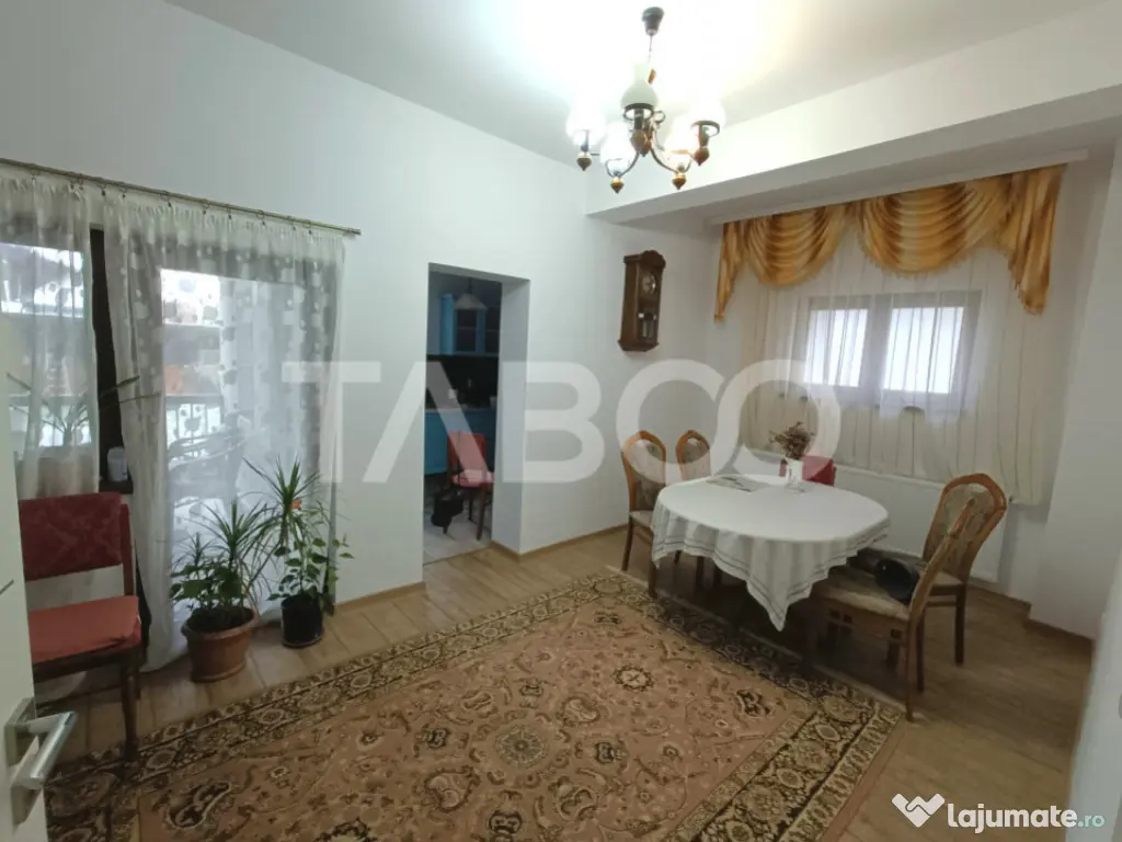 Casa 10 camere 390 mp utili - pe strada Calea Poplacii din S 