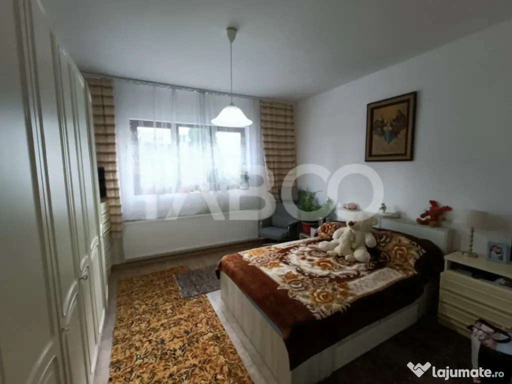 Casa 10 camere 390 mp utili - pe strada Calea Poplacii din S 