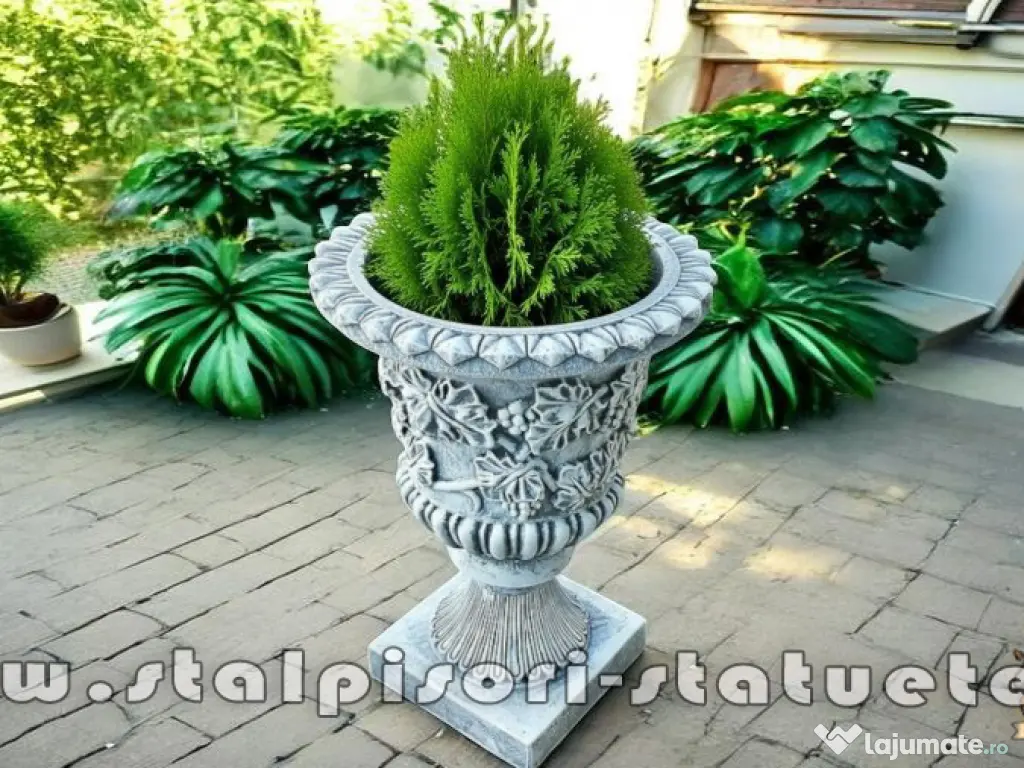 Vază ornament cu picior, gri patinat, model V1. 