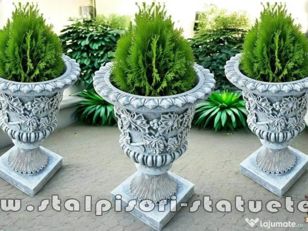 Vază ornament cu picior, gri patinat, model V1. 