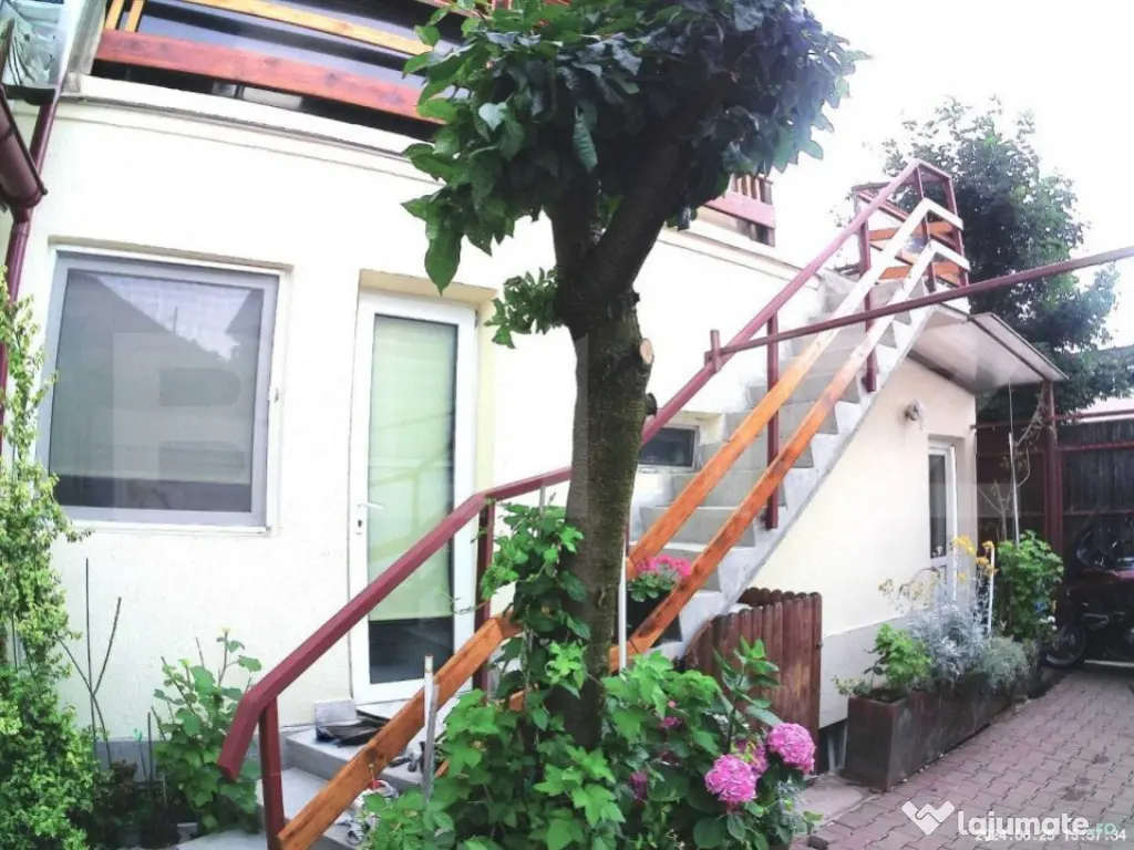 Casa 3 nivele singur in curte zona centru cu cabinet stomat