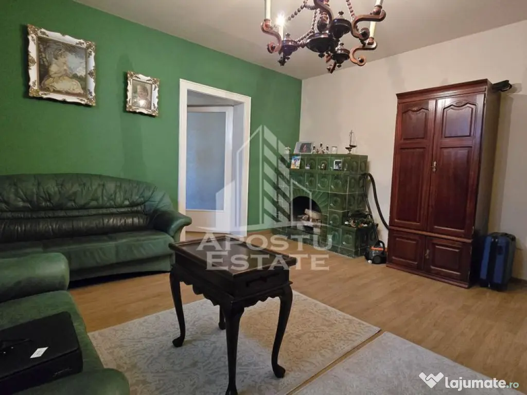 Casa individuala cu 5 camere si 3 bai, teren 1700 mp, Gia... 