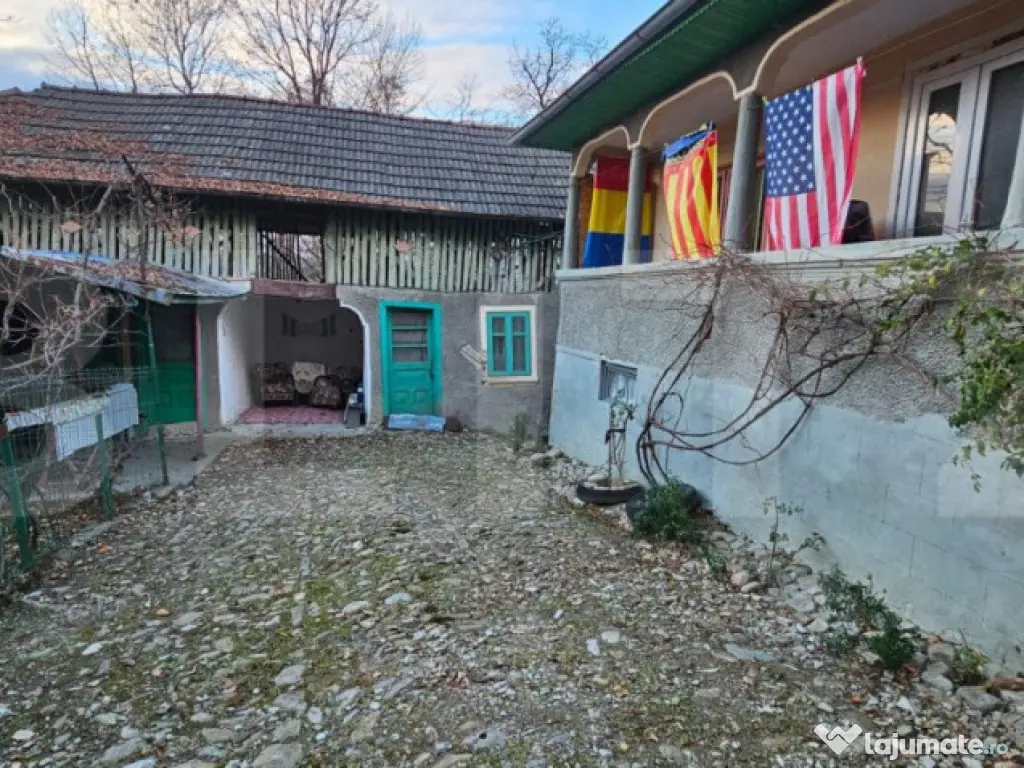 Casa rustica de vacanta (62mp) in sat Magura cu 1000mp teren