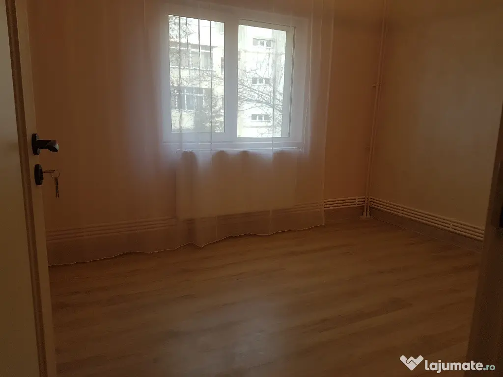 Apartament doua camere, etaj 2, renovat, liber, Narcisa 