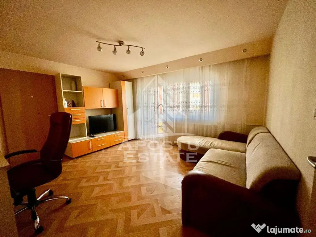 Apartament cu 3 camere, 2 bai, etaj intermediar, zona Ara... 