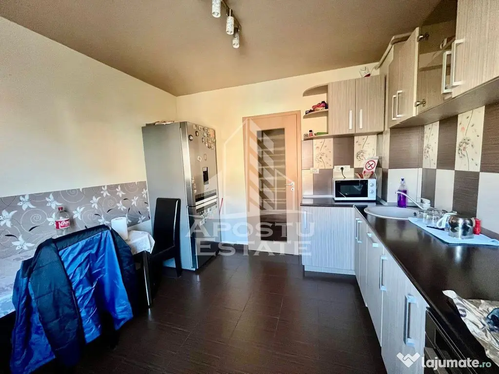 Apartament cu 3 camere, 2 bai, etaj intermediar, zona Ara... 
