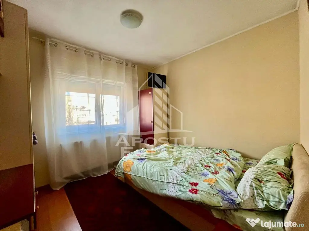Apartament cu 3 camere, 2 bai, etaj intermediar, zona Ara... 