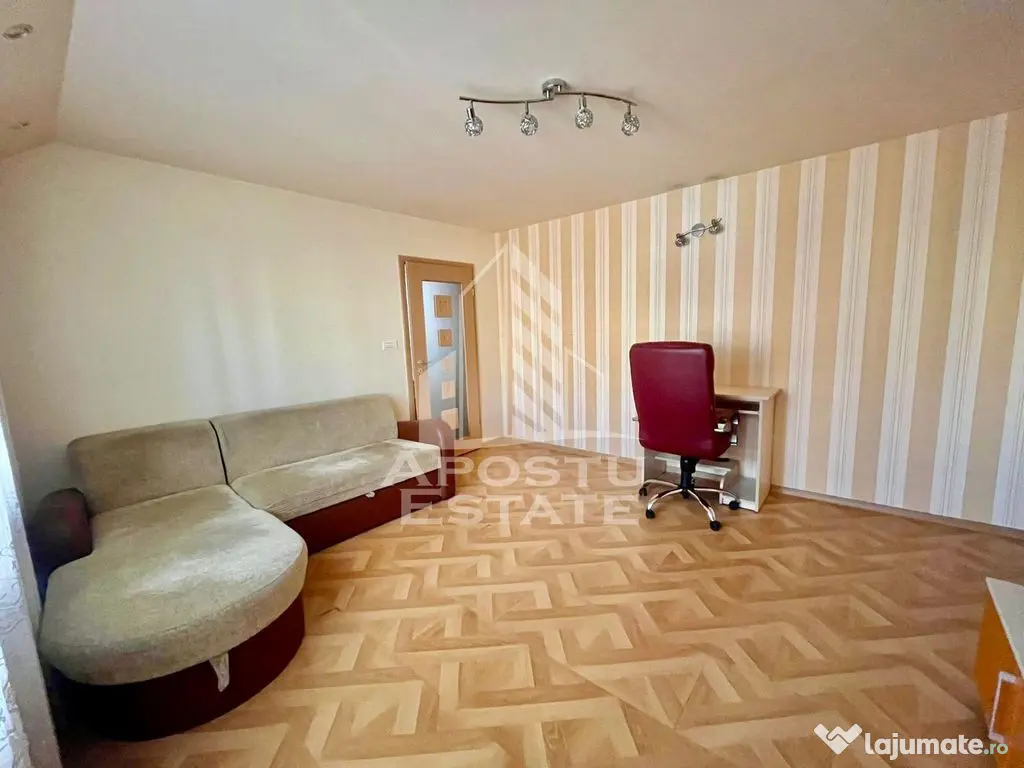 Apartament cu 3 camere, 2 bai, etaj intermediar, zona Ara... 