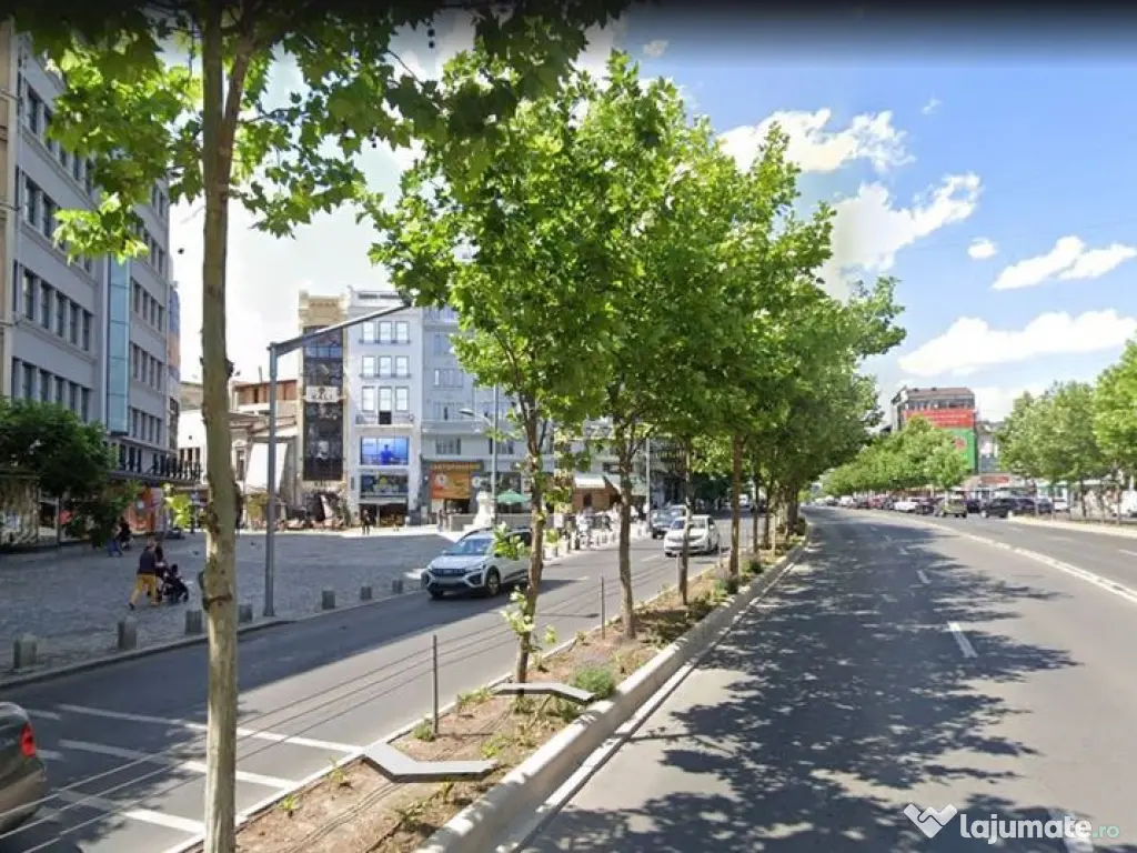 Centrul Istoric Stradal Imobil Comercial Parter si 3 etaj...