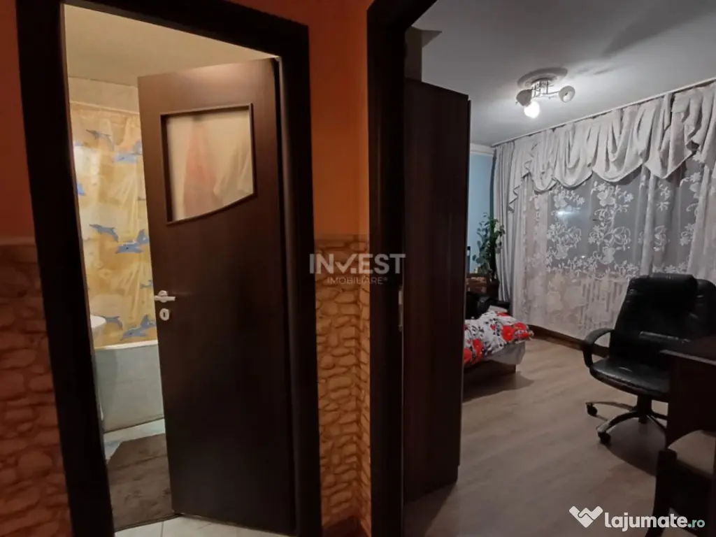 Apartament 3 camere si 2 bai, decomandat, zona Gara