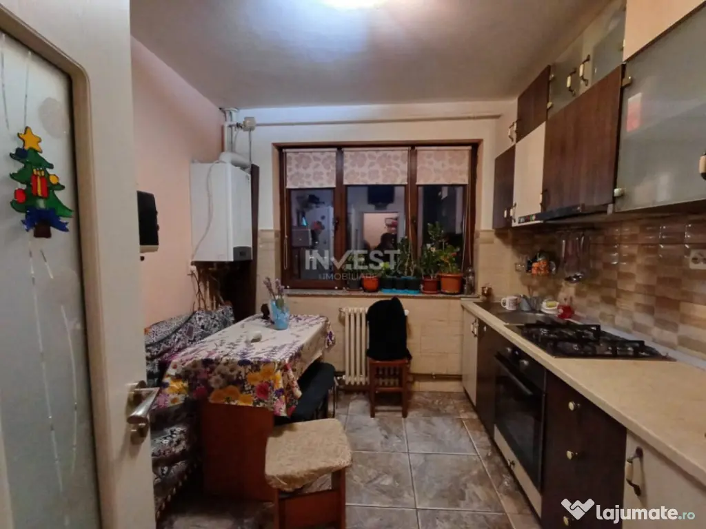 Apartament 3 camere si 2 bai, decomandat, zona Gara