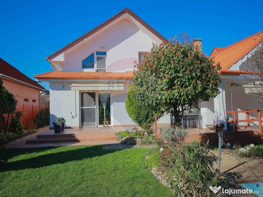 Casă cu 5 camere de vânzare în zona Episcopia Bihorului 