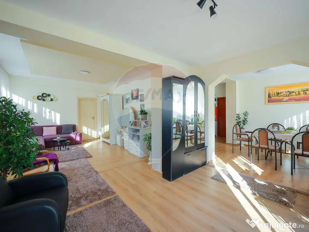 Casă cu 5 camere de vânzare în zona Episcopia Bihorului 