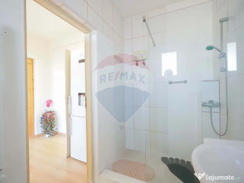 Casă cu 5 camere de vânzare în zona Episcopia Bihorului 