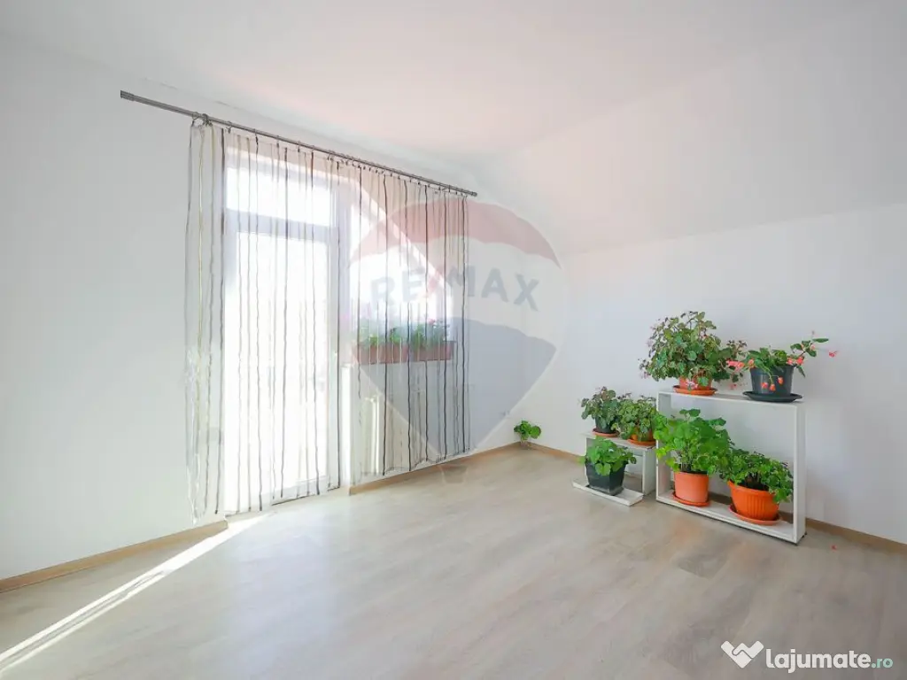 Casă cu 5 camere de vânzare în zona Episcopia Bihorului 