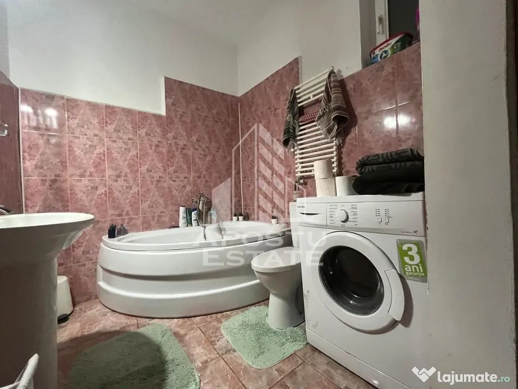 Casa individuala cu 5 camere, 2 bai si beci in zona Blasc...