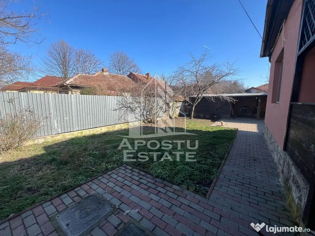 Casa individuala cu 5 camere, 2 bai si beci in zona Blasc...