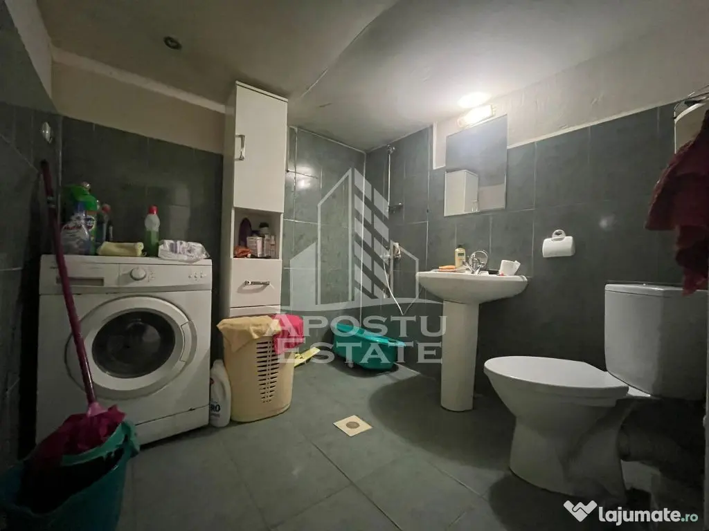 Casa individuala cu 5 camere, 2 bai si beci in zona Blasc...