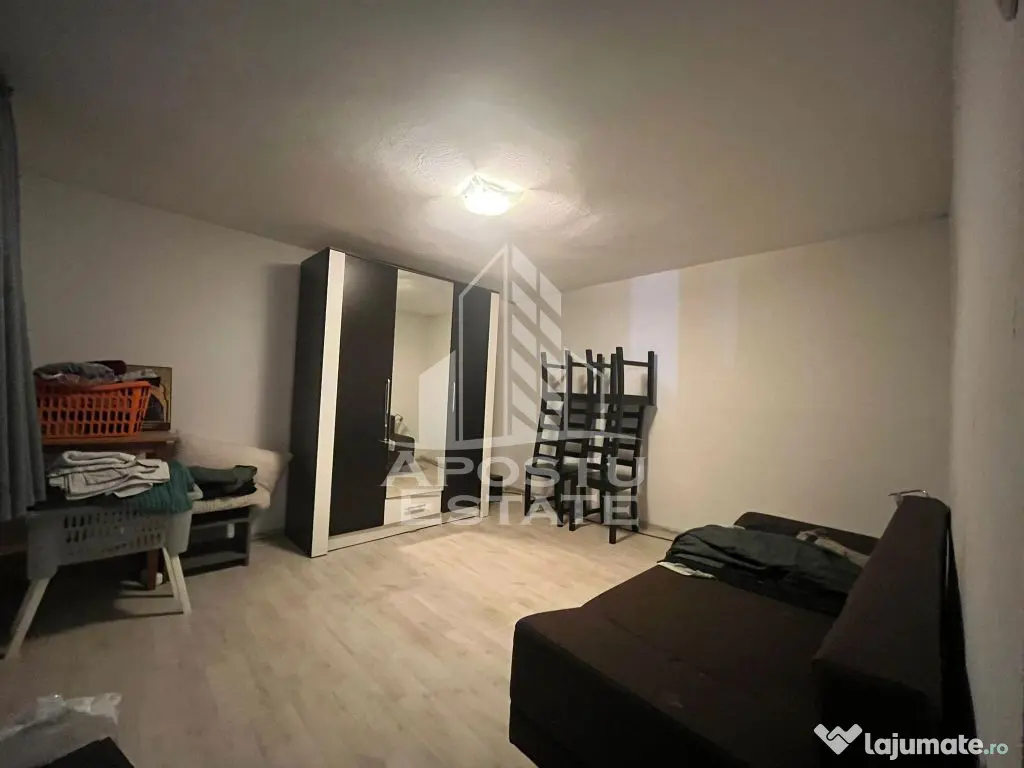 Casa individuala cu 5 camere, 2 bai si beci in zona Blasc...