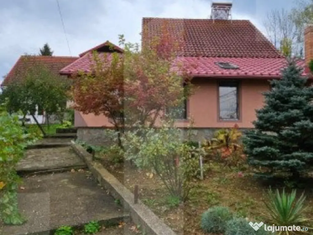 Casa de vanzare, cu 6 camere, 160 mp, zona Barcani