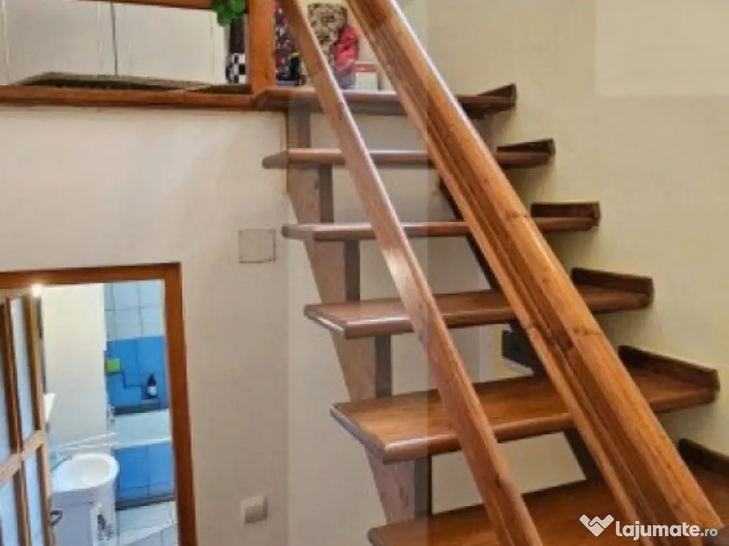 Casa de vanzare, cu 6 camere, 160 mp, zona Barcani