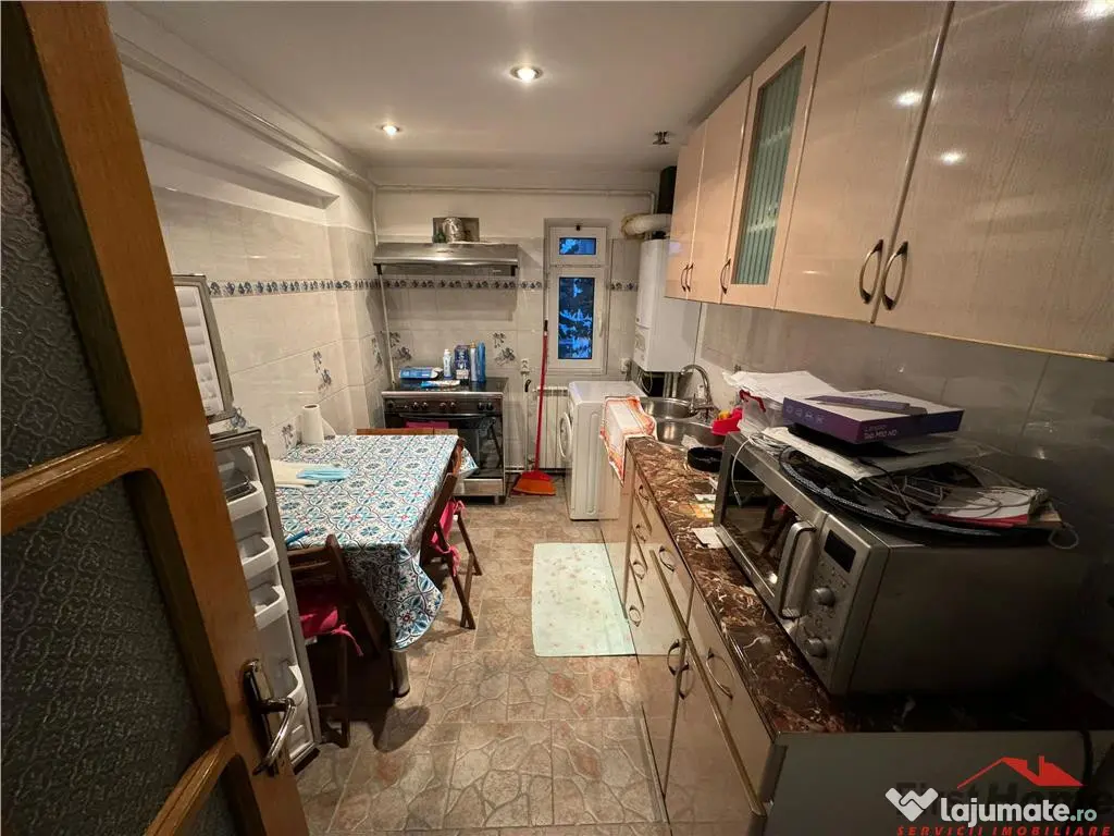 Apartament 3 camere de in Sud, etaj 3, CT, izolat