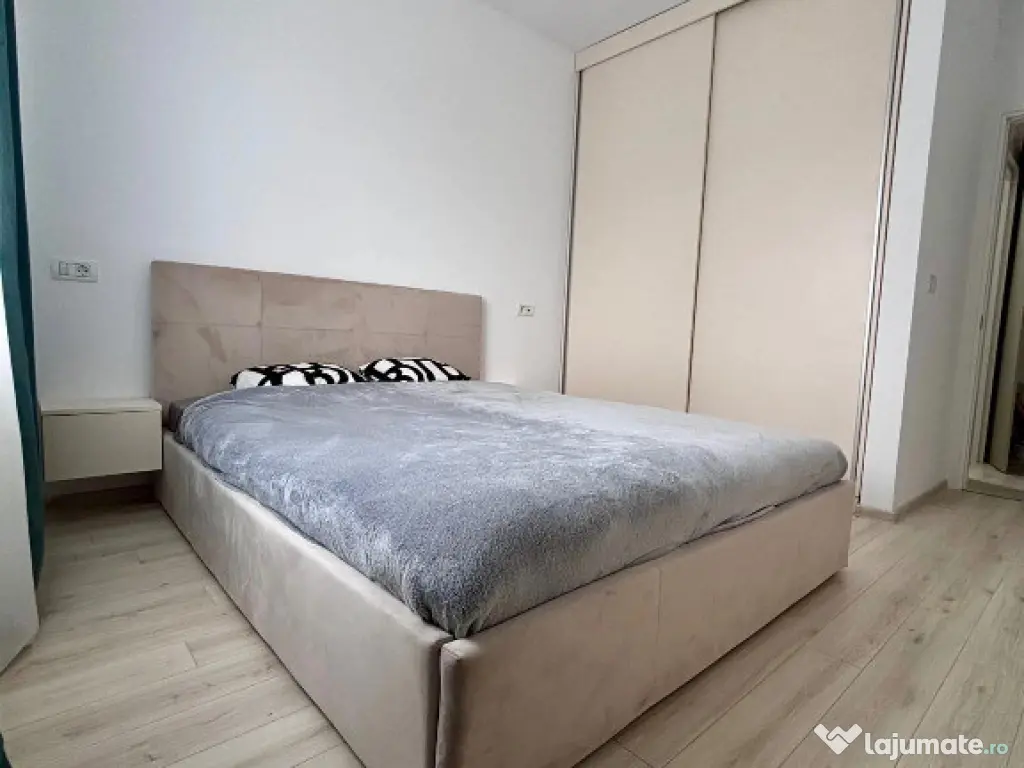 Apartament cu 2 camere, decomandat - zona Tractorul