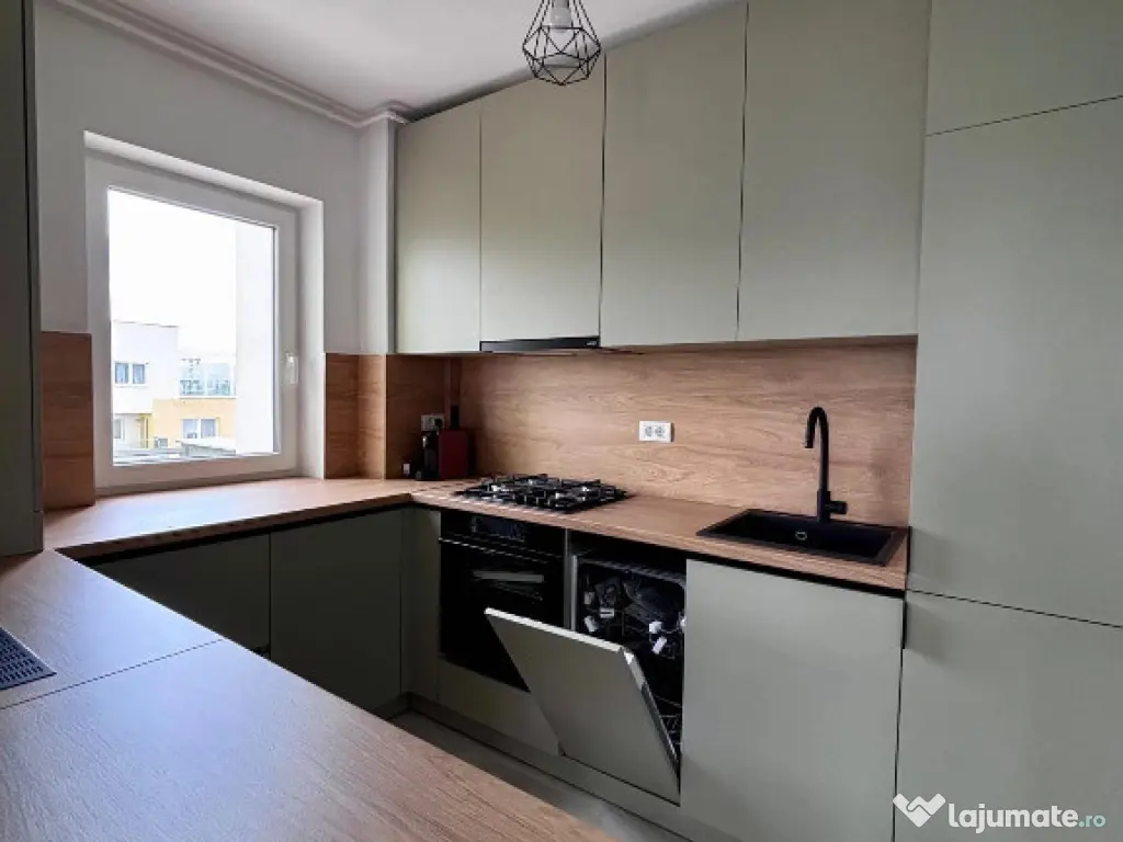 Apartament cu 2 camere, decomandat - zona Tractorul