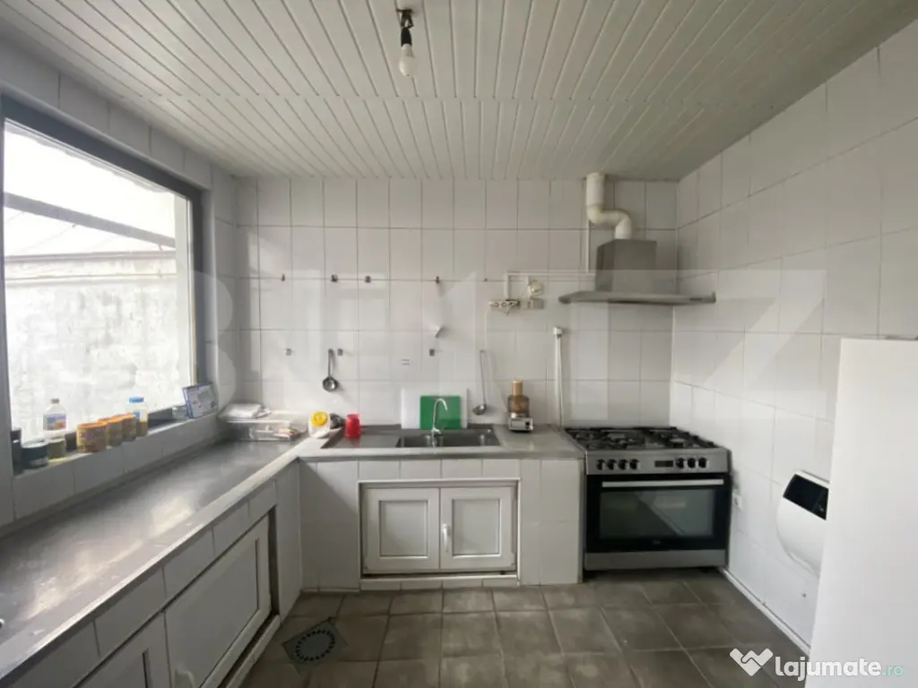 Cladire S+P+M 379 mp, teren 374 mp, afacere azil, zona Parc