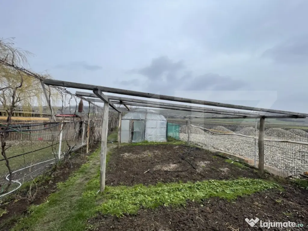 Casă individuală - Teren 9.300 mp - Finisată/Mobilată -