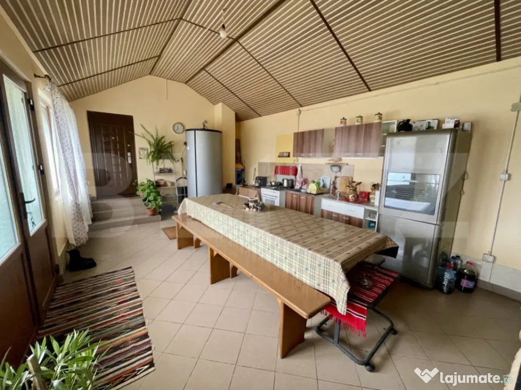 Casă individuală - Teren 9.300 mp - Finisată/Mobilată -