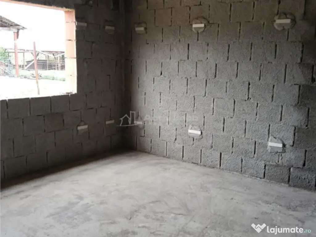 Casa individuala-3 camere-Toate utilitatile-Asfalt-STB-Mutar 